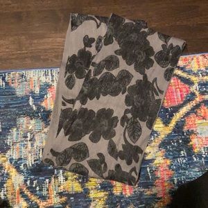 Jessica Simpson infinity scarf